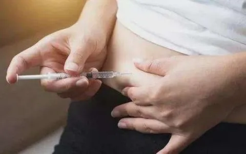 试管婴儿取卵后腹水症状有哪些？做试管婴儿出现腹水后的饮食原则，试管婴儿取卵后怎么防止腹水？