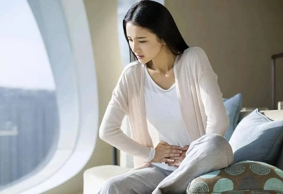 月经结束后有褐色分泌物属于正常情况吗？出现分泌物是否会影响试管婴儿的移植？
