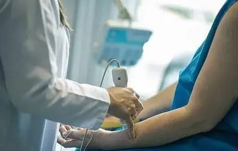 抗卵巢抗体弱阳性为什么会影响正常怀孕？哪些条件下可以做试管婴儿？