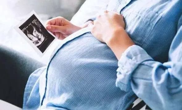 高龄生育会影响女性寿命吗？高龄女性的生育风险有哪些？高龄准妈妈进行试管备孕需要注意哪些事？